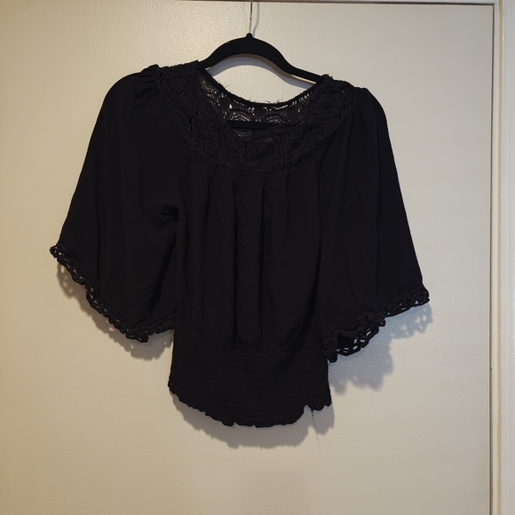 Elegant Black Lace Trim Women's Top - Picture 1 of 1